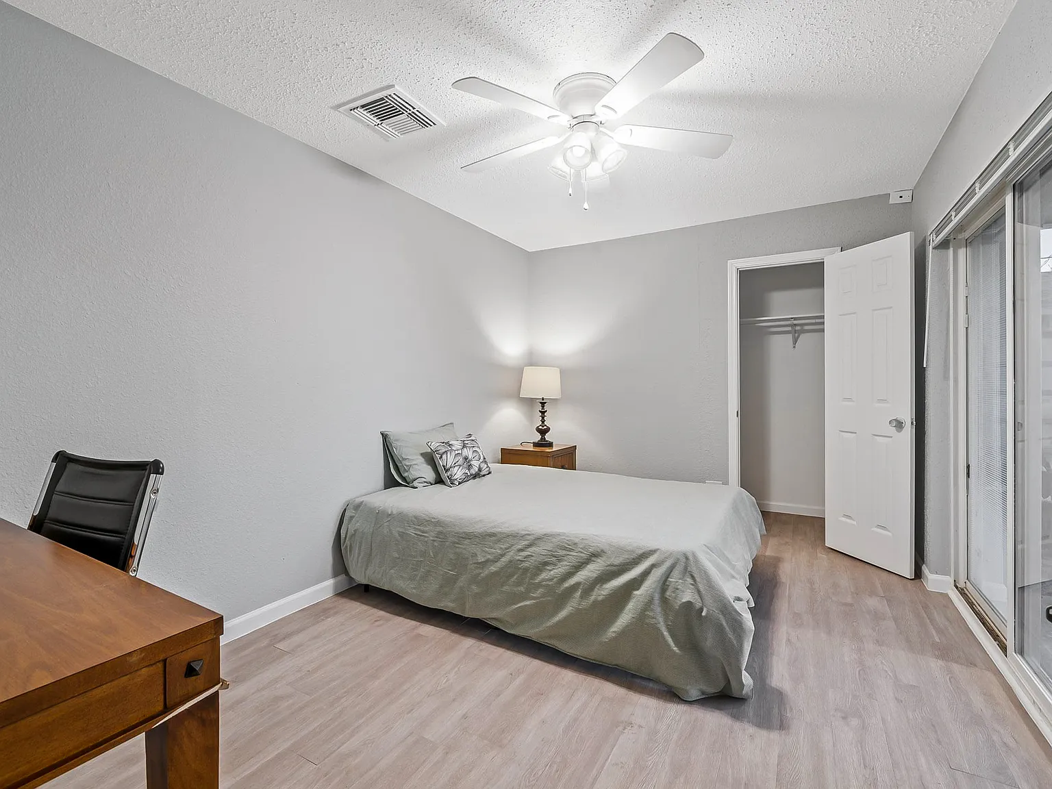 4 bed, 4.0 bath, 3506 sqft, $680 — Photo 2