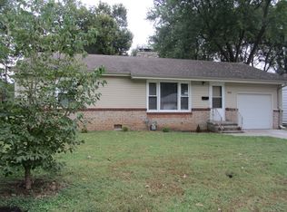 1860 S Robberson Ave, Springfield, MO 65807