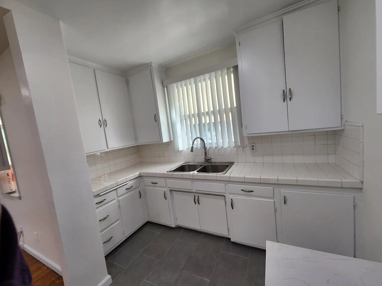 733 S Verdugo Rd — Photo 2
