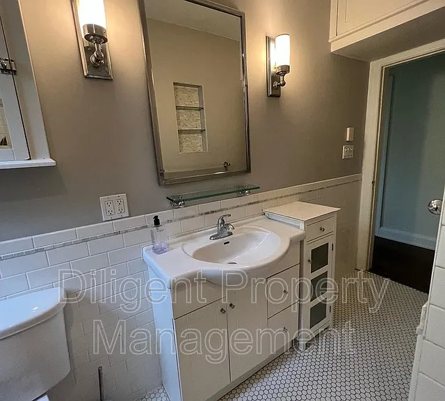 642 Bolivar St #MAIN FLOOR — Photo 4