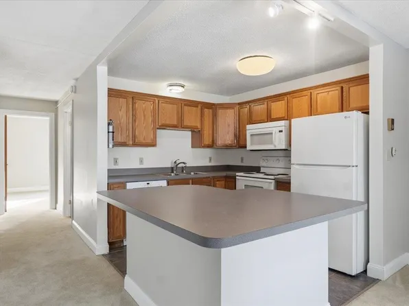 17 Hawthorne Circle, South Burlington, VT 05403