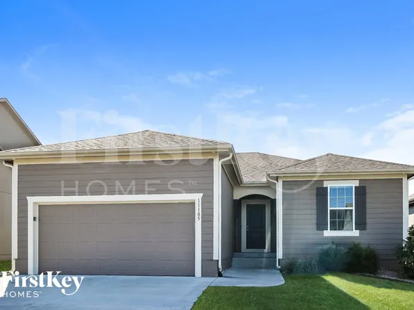 11105 Highview Rd, Peculiar, MO 64078