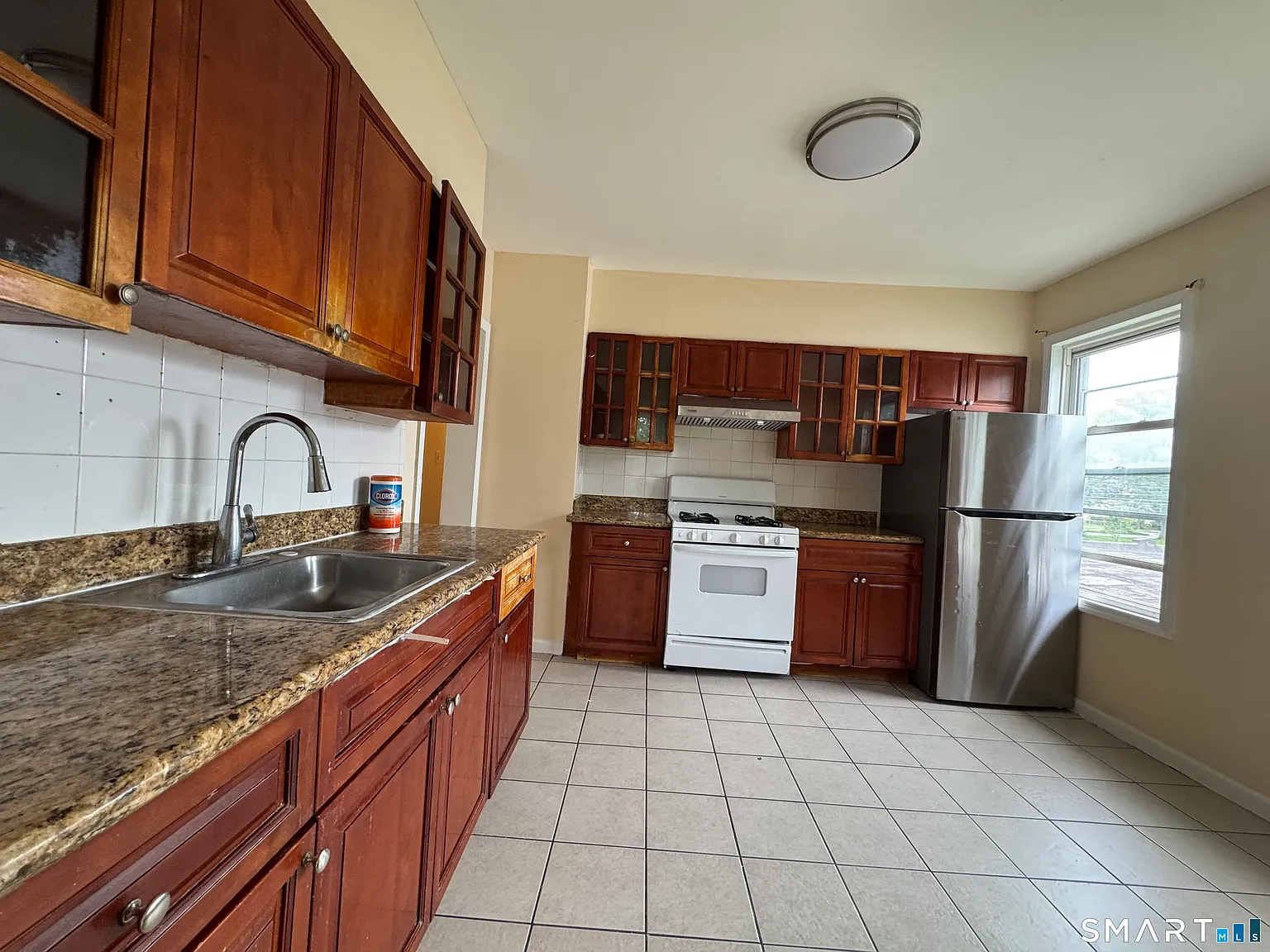3 bed, 1.0 bath, 2136 sqft, $2,000 — Photo 2