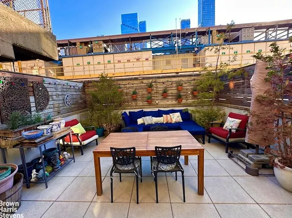 534 W 42nd St APT 2, New York, NY 10036