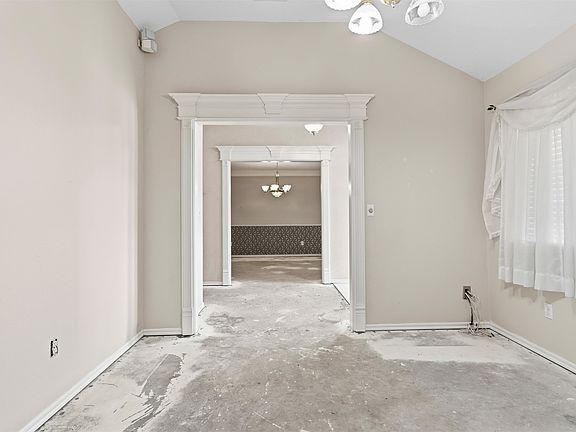 5th image of 802 Forest Ln
