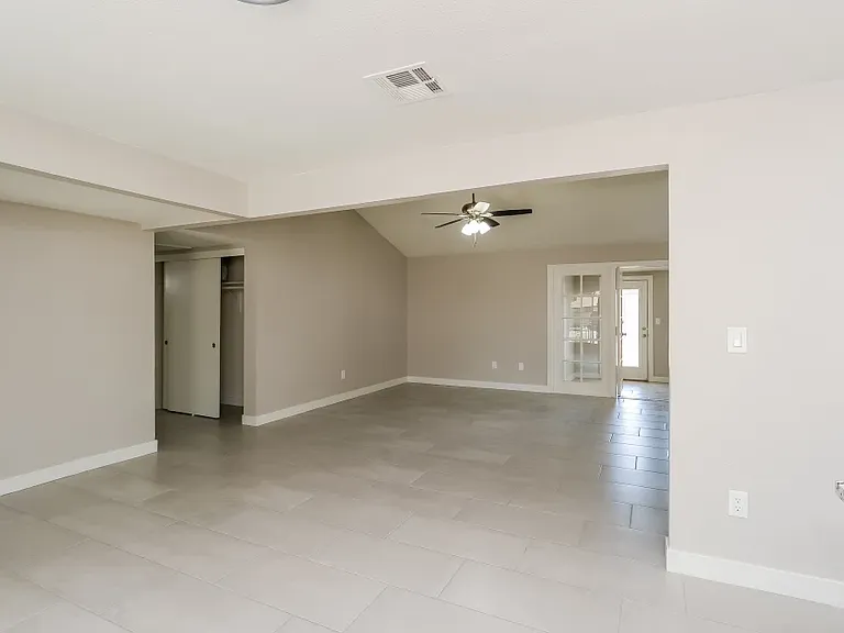5222 W Hatcher Rd — Photo 1