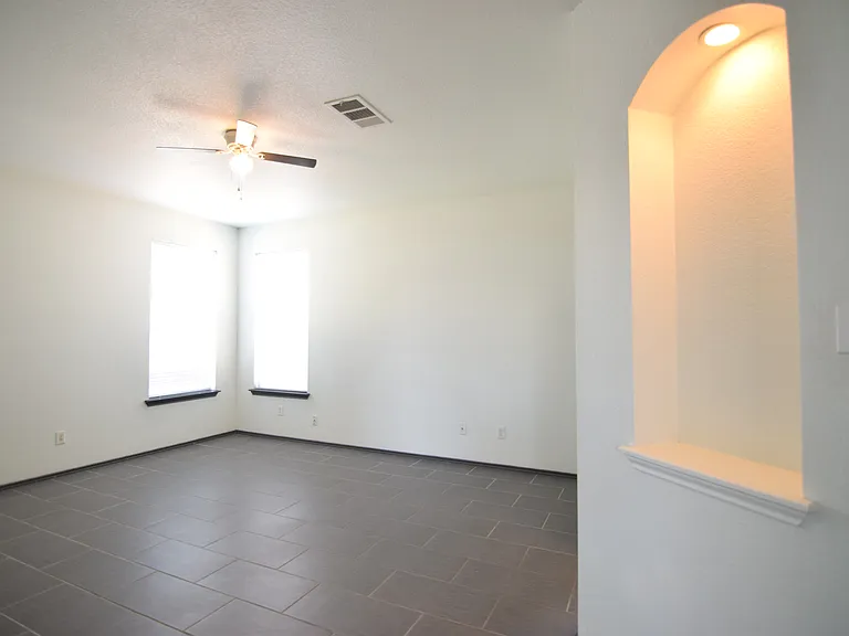 4903 Golden Gate Dr — Photo 22