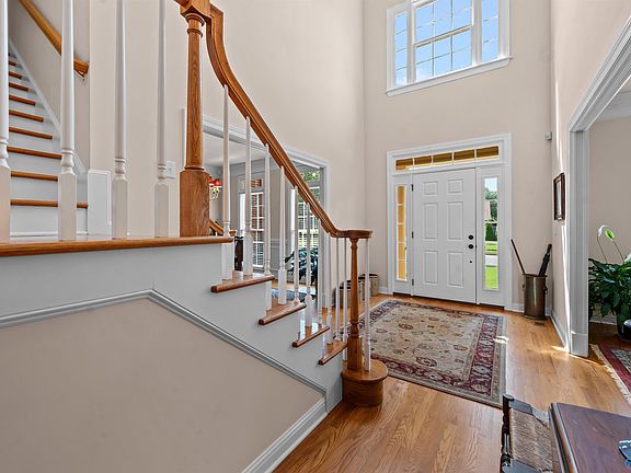 5th image of 117 Lansdowne Dr