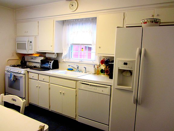 Kitchen w/ New Appliances