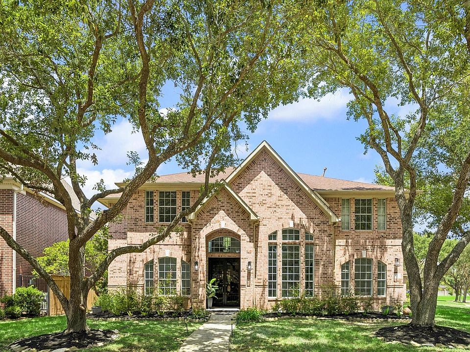 1st image of 39 Oakmere Pl