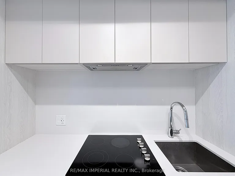 1 Jarvis St #816 — Photo 8