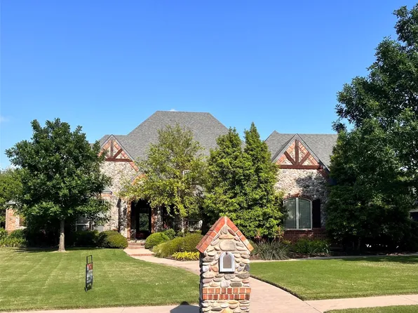 1043 Falcon Creek Dr, Kennedale, TX 76060