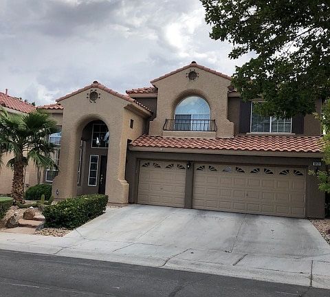 5th image of 10121 Hill Country Ave