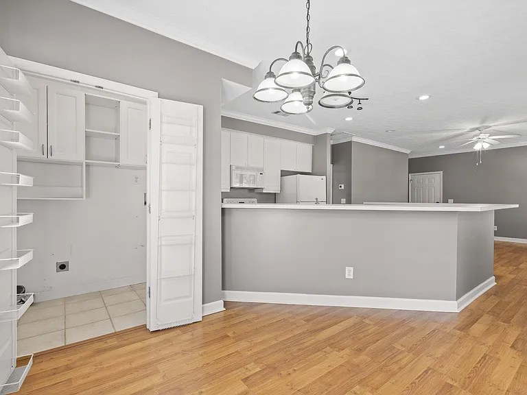 1623 Wellington St — Photo 7