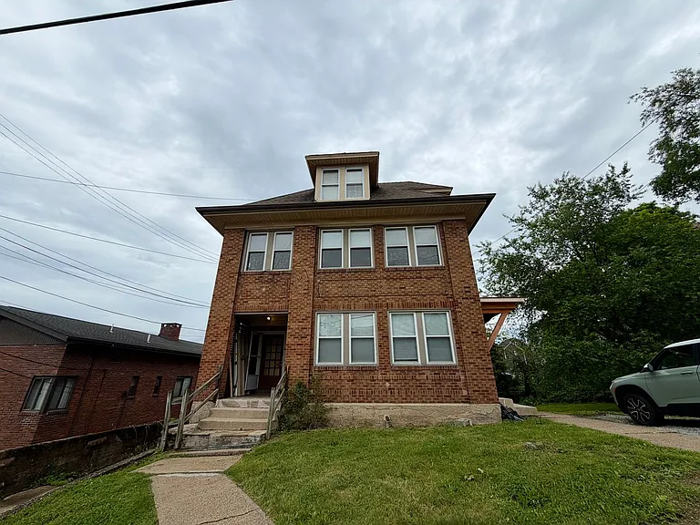 42 Warren St — Photo 2