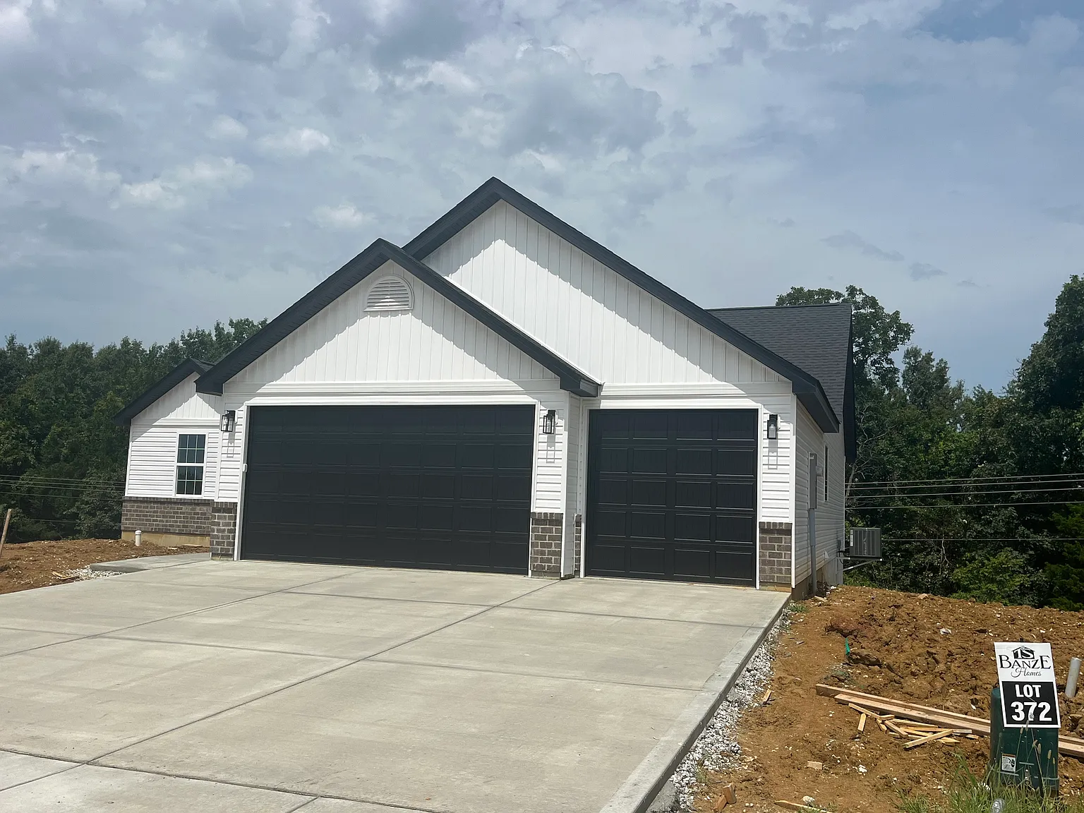 3 bed, 1639 sqft, $2,595 — Photo 2