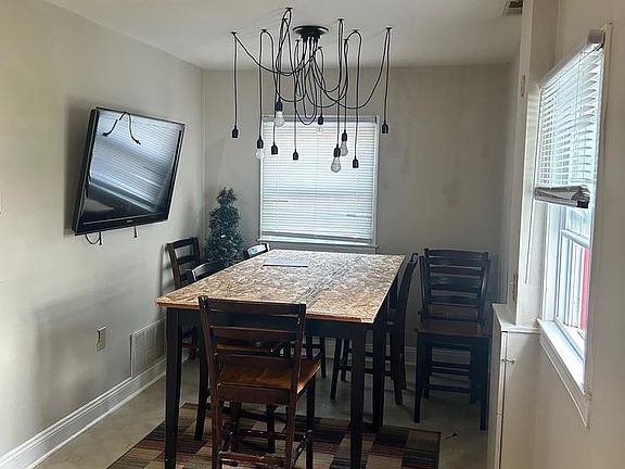 4th image of 17 Barlow Ave