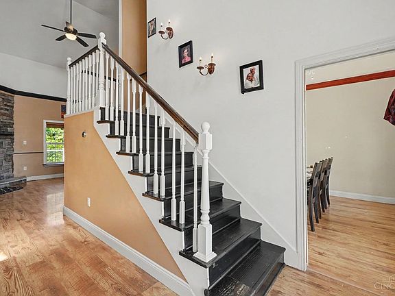 3rd image of 7833 Gardner Rd