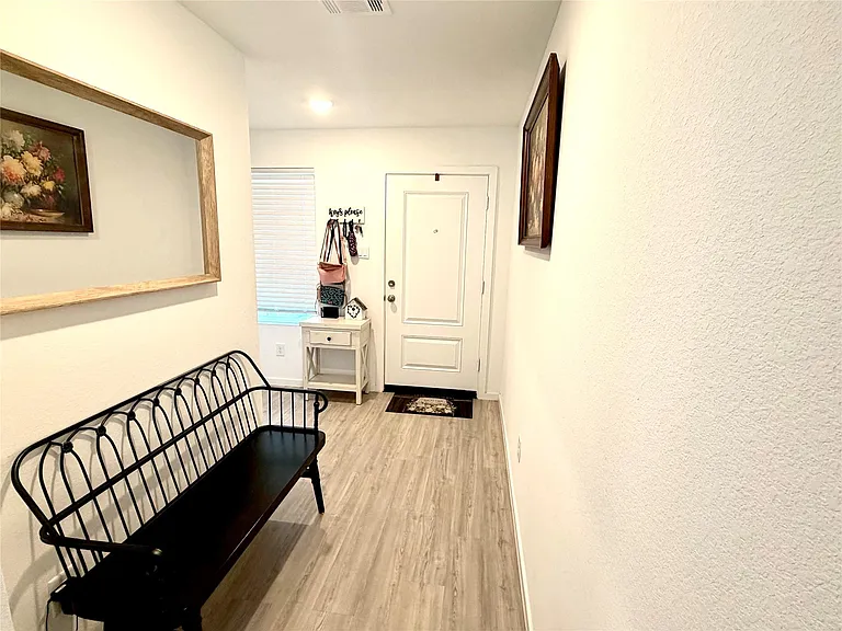 244 Houston Ave — Photo 5
