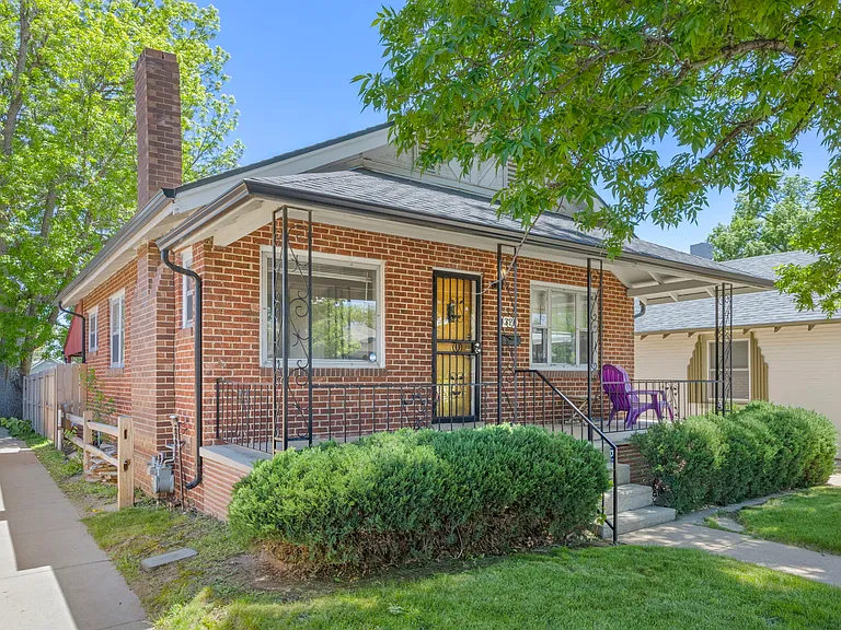 4326 N Clay St — Photo 2
