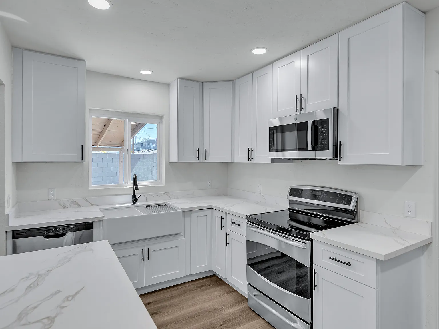 3 bed, 1242 sqft, $2,450 — Photo 3