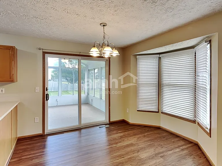 825 Whitehead Dr — Photo 6