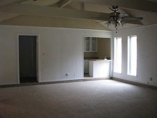 4th image of 701 Robinhood Ln