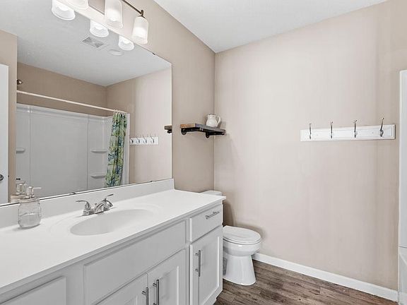 3rd image of 527 Pond View Dr SE