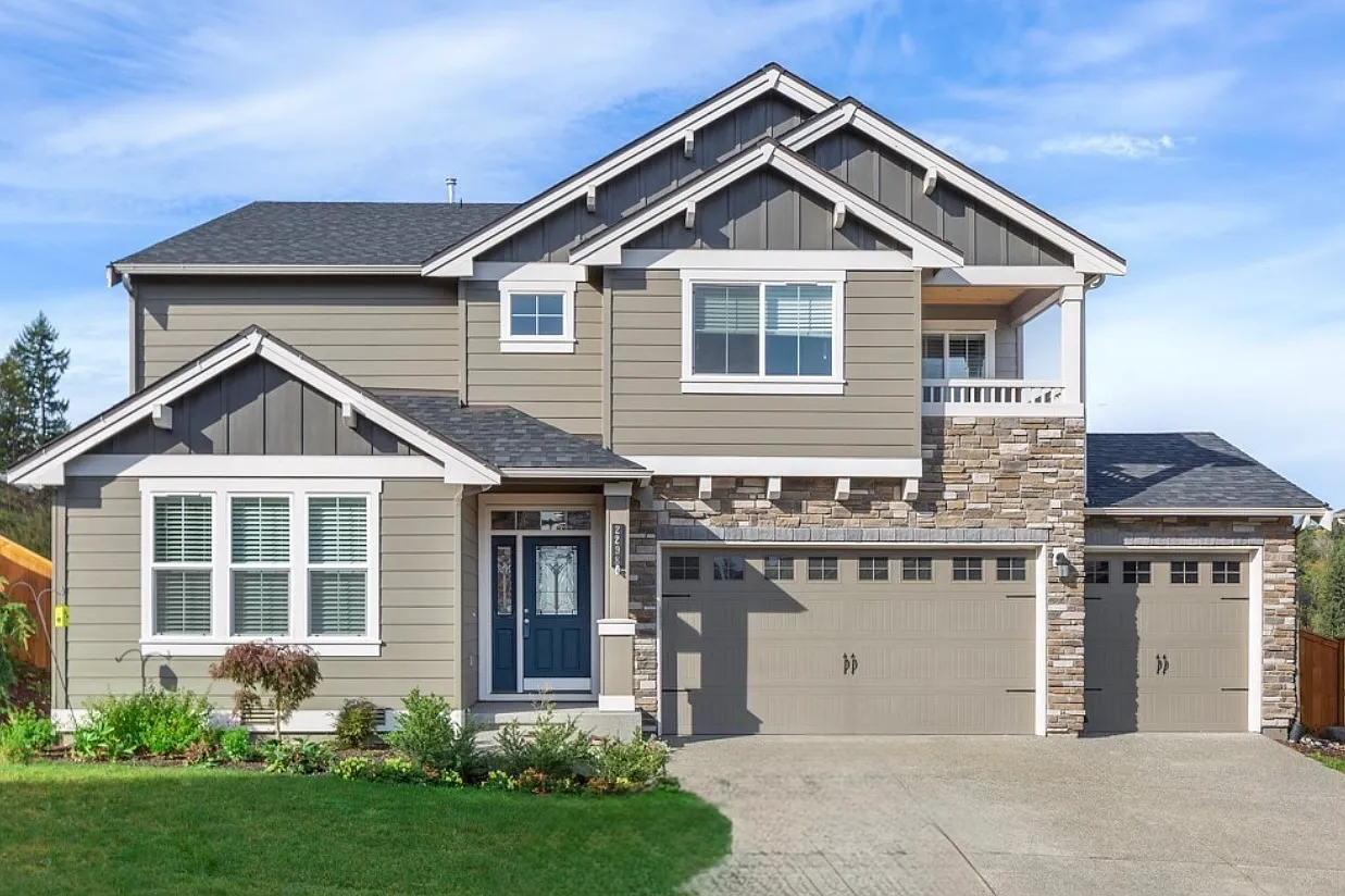 5 bed, 3280 sqft, $4,100 — Photo 1