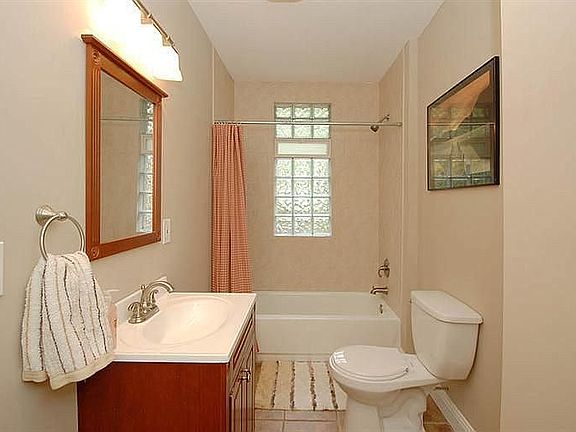4th image of 3811 Forest Ave