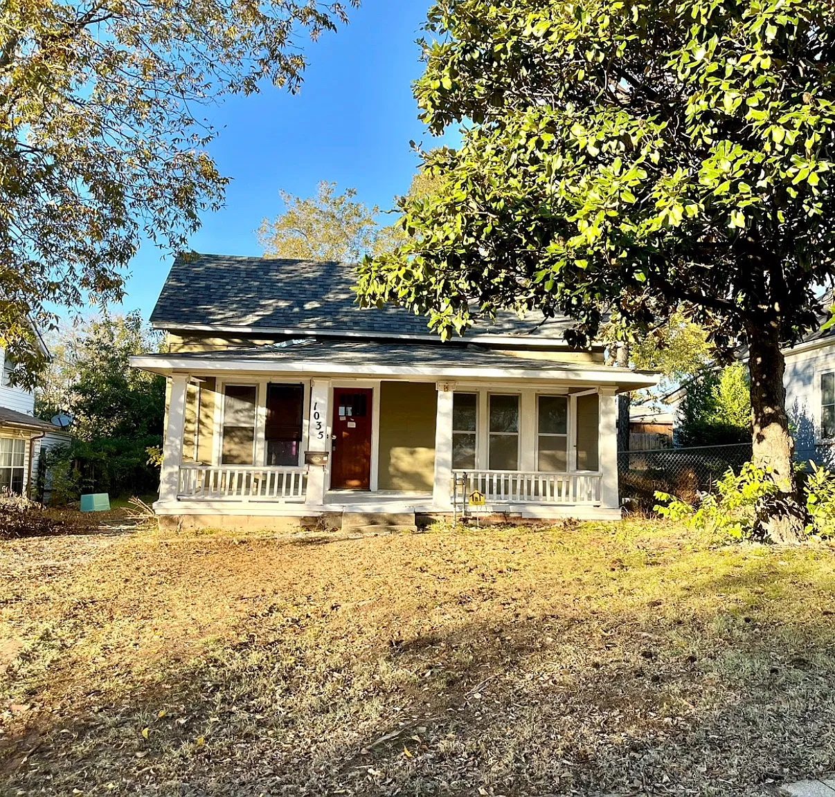 3 bed, 945 sqft, $1,100 — Photo 2