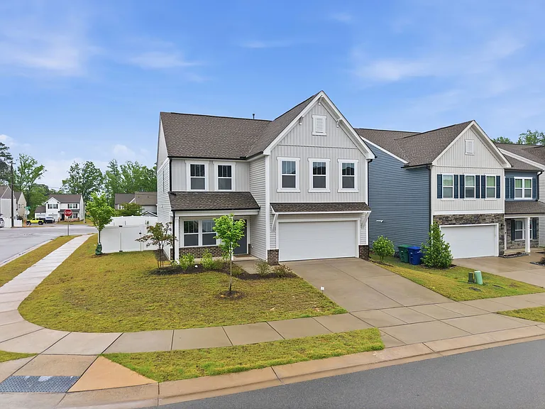 1401 Addison Lake St — Photo 3