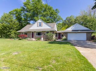 105 Oak Park Dr, Holland, MI 49424