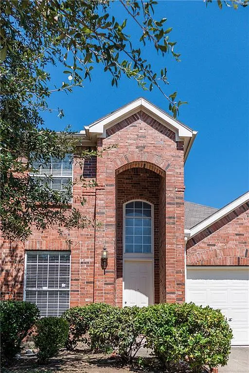 5 bed, 3.5 bath, 3088 sqft, $3,490 — Photo 2
