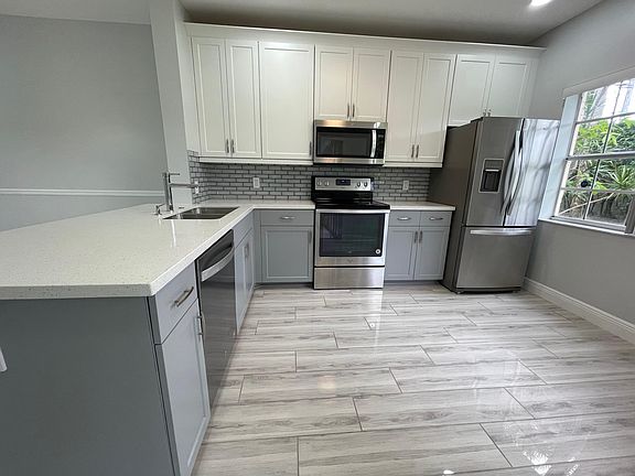 4th image of 6523 Vio Regina #30