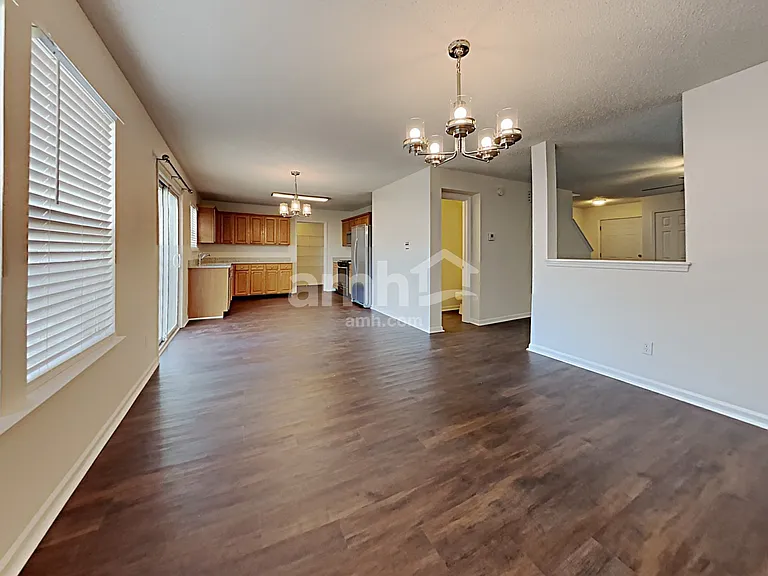 10890 Clear Spring Dr — Photo 5