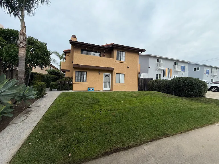 1460 Hornblend — Photo 1