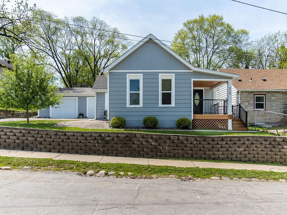 1st image of 212 Belvidere St E