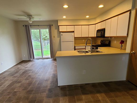 3rd image of 1021-1023 Borseth St #1021