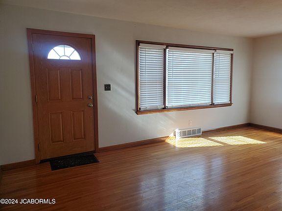 5th image of 1002 Laurel Dr