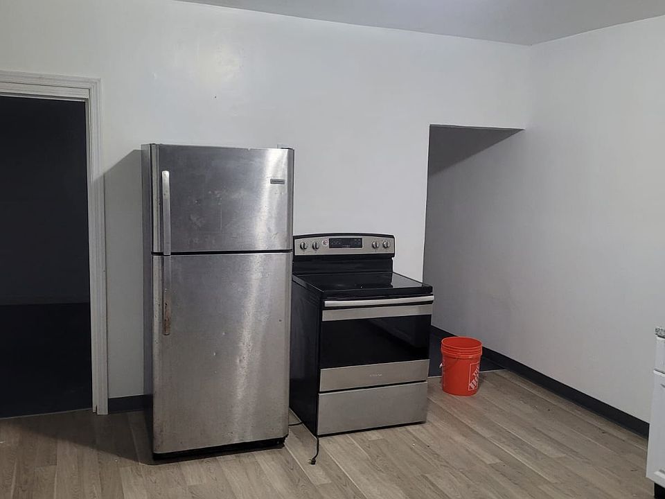 2nd image of 31-33 Case Ave #1