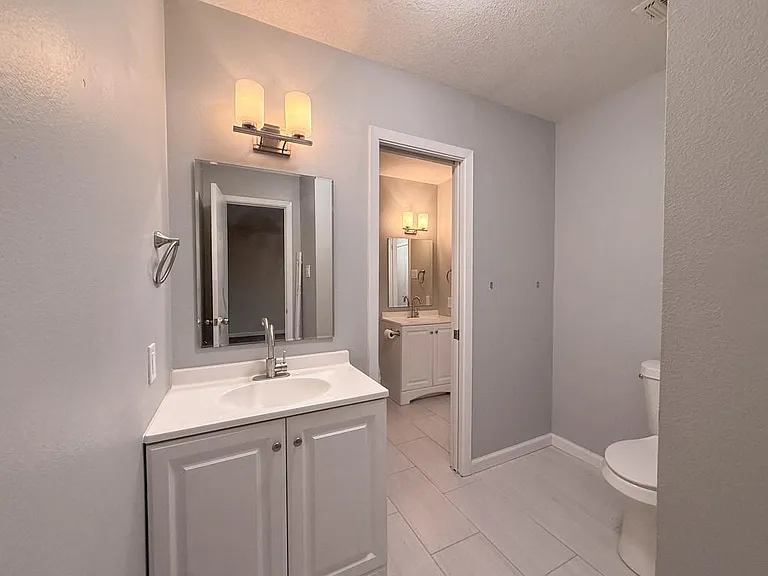 702 S Chappell Hill St — Photo 15