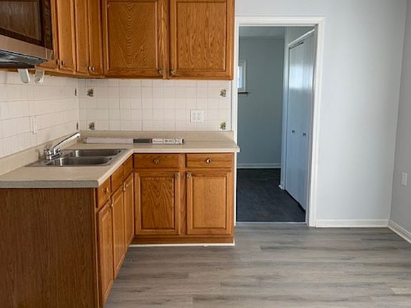 4th image of 1733 Progress Ave