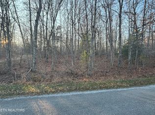 1104 Redwing Dr, Crossville, TN 38572