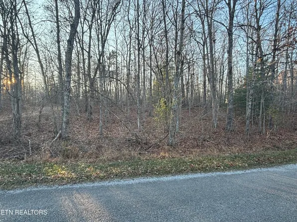 1104 Redwing Dr, Crossville, TN 38572