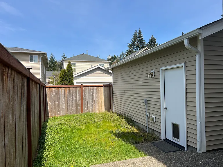 1360 Griggs St — Photo 4