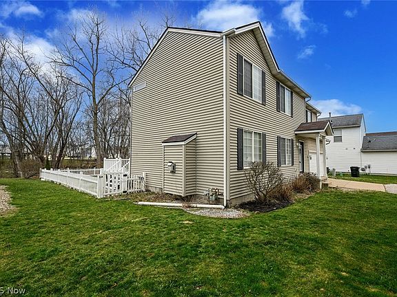 3rd image of 1083 Reeves Ct