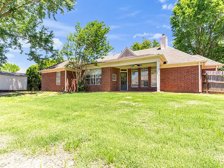 3933 Oak Forest Dr — Photo 30