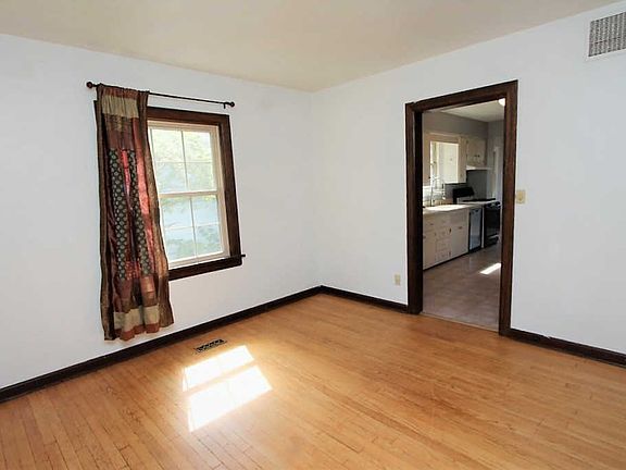 5th image of 263 Lincoln St