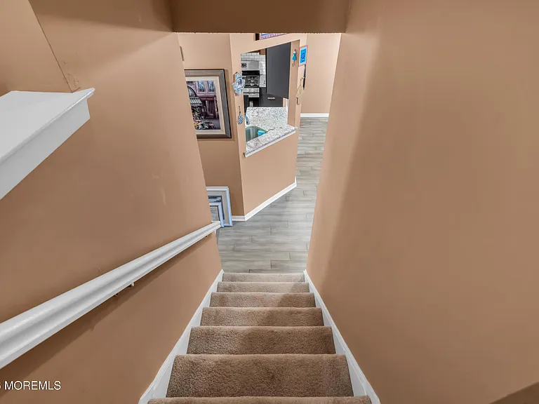 492 Bayberry Ct — Photo 23